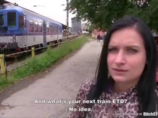 نزوة امرأة توقف - مفلس في سن المراهقة nikola مارس الجنس في الهواء الطلق