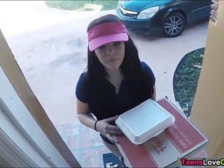 Kimber Woods delivers pizza and bangs customer for more tips