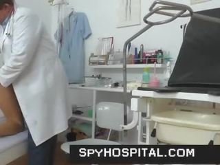 Um escondido câmara dentro um ginecomastia clínica
